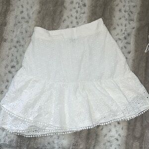 Eyelet skirt with built in shorts. Lined / perfect for spring summer size 36/S